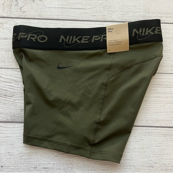 Nike Pants - Nike Women's Pro Dri-FIT Mid-Rise 3" Graphic Training Shorts Size Small - NWT